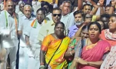 ராகுல் வழக்கு ரத்து:- பட்டாசு வெடித்து கொண்டாடிய புதுவை காங்கிரஸ்!