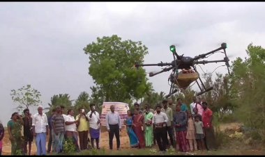 டுரோன் மூலம் பூச்சி மருந்து தெளிப்பு! ஆட்சியர் பாஸ்கர பாண்டியன் துவக்கினார்!