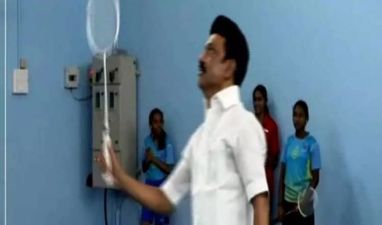 இறகுப்பந்து விளையாடிய முதல்வர் ஸ்டாலின்!