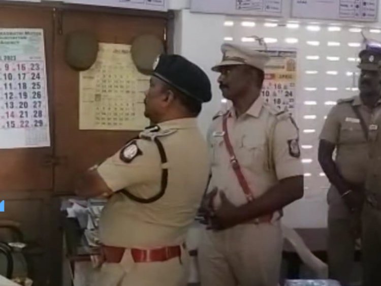 வேலூர் சரக டி.ஐ.ஜி முத்துசாமி பேரணாம்பட்டு காவல் நிலையத்தில் திடீர் ஆய்வு!