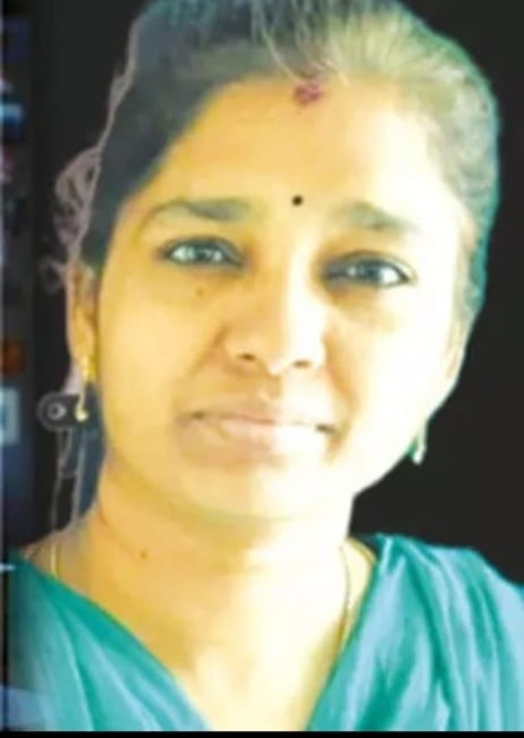 கணக்கு டீச்சரின் செக்ஸ் வலையில் விழுந்த பத்தாம் வகுப்பு மாணவன்!