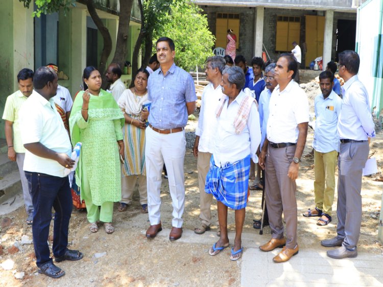 ரேஷன் கடைகள் - பள்ளிகட்டிடங்களை ஆய்வு செய்த ஆட்சியர்!