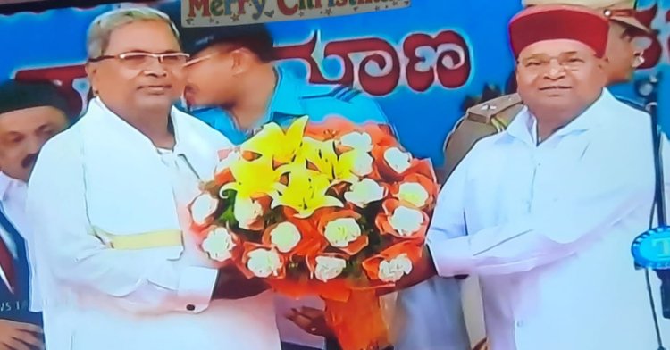 24 வது முதலமைச்சராக சித்தராமையா பதவியேற்றார்! துணைமுதல்வரானார் டி.கே.சிவகுமார்! கவர்னர் தாவர்சந்த் கெலாட் பதவிப்பிரமாணம் செய்து வைத்தார்!