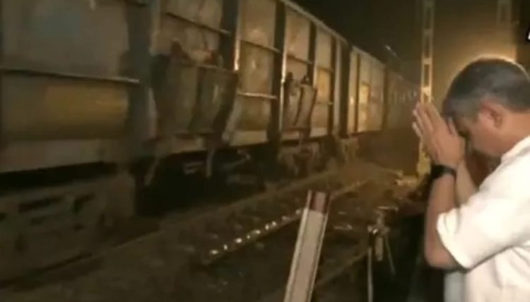 சரக்கு ரயிலை கும்பிட்டு வழியனுப்பிவைத்த மத்திய மந்திரி! 50 ஆண்டு முந்தையதை காட்டி பழி போடும் பாஜக - ராகுல்காந்தி