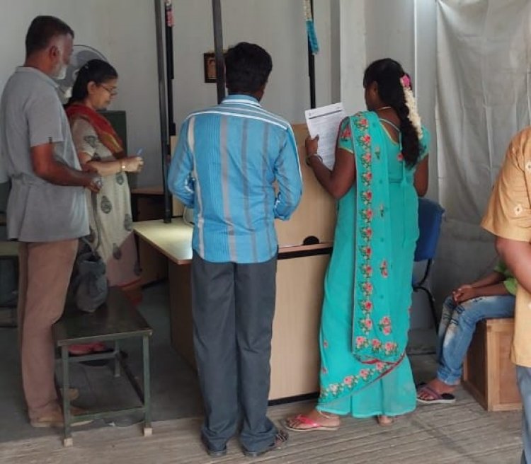 ஆதார் சேவை மையத்தில் அடாவடி பெண் பணியாளர்!