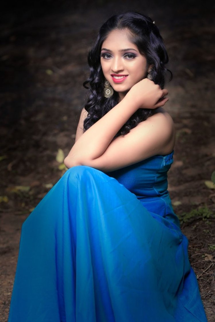 அம்மா இருக்கும் போதேவா  அட்ஜஸ்ட்மெண்ட் கேட்டாங்க!சின்னத்திரை நடிகையின் கதறல்!