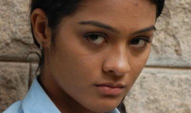 கார்லயே டிரெஸ் மாத்த சொல்வாங்க! நடிகை காயத்ரி சங்கரின் வெளிப்படை!