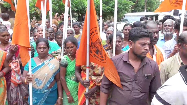 ஆட்சியர் அலுவலகத்தை முற்றுகையிட்ட கிராம மக்கள்!கோவிலை அரசு கையகப்படுத்துவதற்கு எதிர்ப்பு!