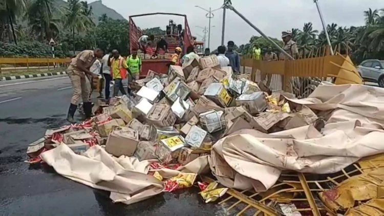 எண்ணெய் ஏற்றி வந்த லாரி கவிழ்ந்து விபத்து!