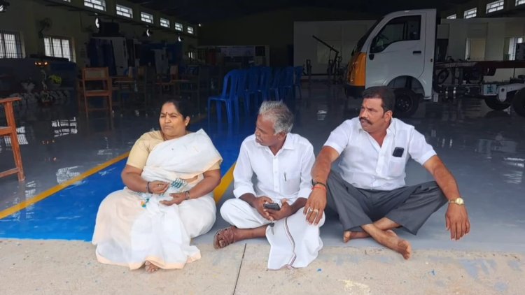 அரசு விழாவை அரசியல் விழாவாக மாற்றிய திமுகவினர்! அதிமுக பெண் கவுன்சிலர் தர்ணா!!
