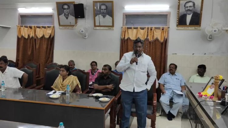 பன்றிகளை கட்டுபடுத்த நகரமன்ற கூட்டத்தில் கோரிக்கை!