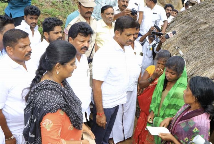 பாம்பு கடித்து இறந்தவரின் குடும்பத்துக்கு ஆட்சியர் குமாரவேல் பாண்டியன் நிதி!