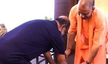 சன்னியாசியின் காலில் தானே விழுந்தேன்! ரஜினியின் விளக்கம்!!