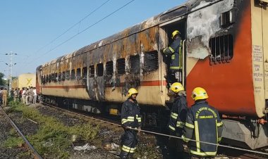 ரெயில் பெட்டியில் திடீர் தீ! 9 பேர் பலி!