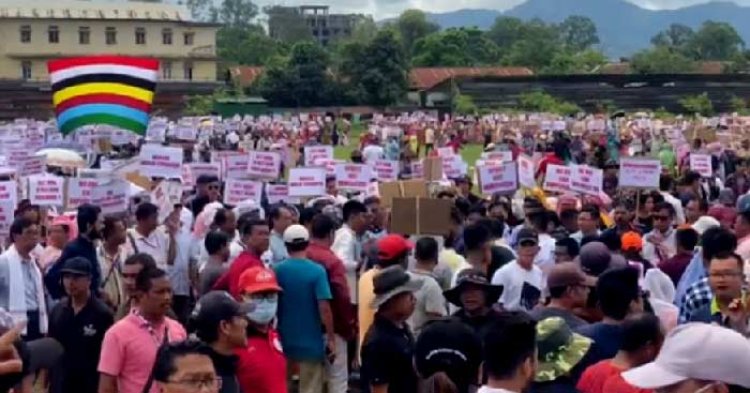 டென்ஷனோ டென்ஷன் வன்முறைக்கு இடையே பேரணி!