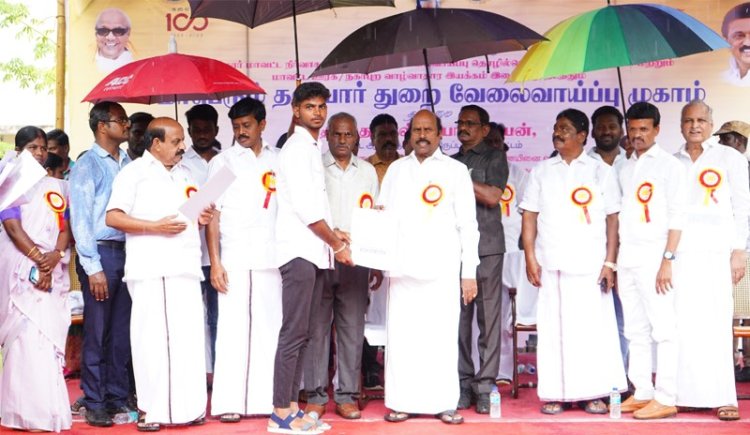 முதல்வரின் முயற்சியால் தனியார் துறைகளில் 1 லட்சத்து 50 ஆயிரம் நபர்களுக்கு வேலை கிடைத்துள்ளது! அமைச்சர் எ.வ.வேலு புள்ளிவிவரம்!