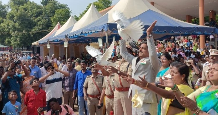 கோட்டையில் கொடியேற்றிய வேலூர் கலெக்டர்!