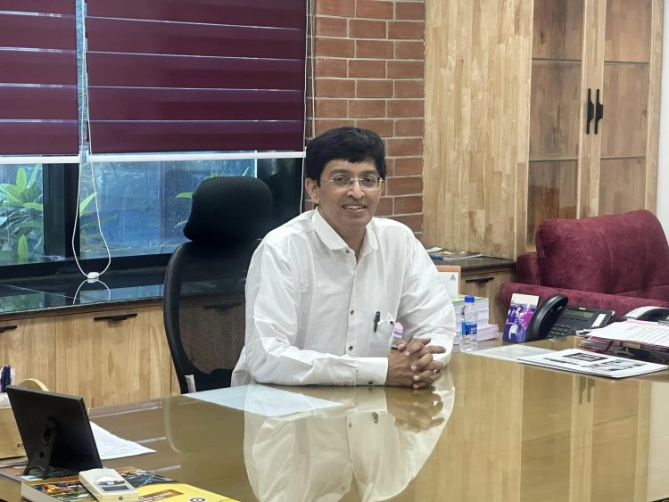 எங்கெல்லாம் பணம் வாங்குகிறீர்கள் லைவ் டிவியில் சொல்லட்டுமா? அரசியல்வாதிகளை தெறிக்கவிட்ட ஐ.ஏ.எஸ். ஆபிசர்!