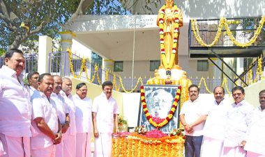 பெரியாருக்கு மரியாதை செலுத்திய முதலமைச்சர்!