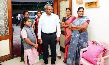 போதை பெற்றோரிடமிருந்து பிள்ளைகளை மீட்ட திருப்பத்தூர் கலெக்டர்! அரசு வாகனத்தில் அழைத்துச் சென்று விடுதியில் சேர்த்தார்!