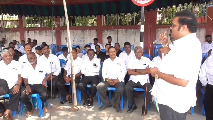 விவரம் தெரியாமல் பேசிய வேலூர் எம்.பி.!