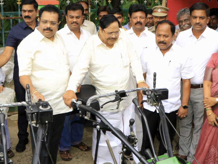 அதிகாரிகளை கடிந்துக் கொண்ட ஆளுங்கட்சியினர்! முதல்வர் நிகழ்வில் பரபரப்பு!