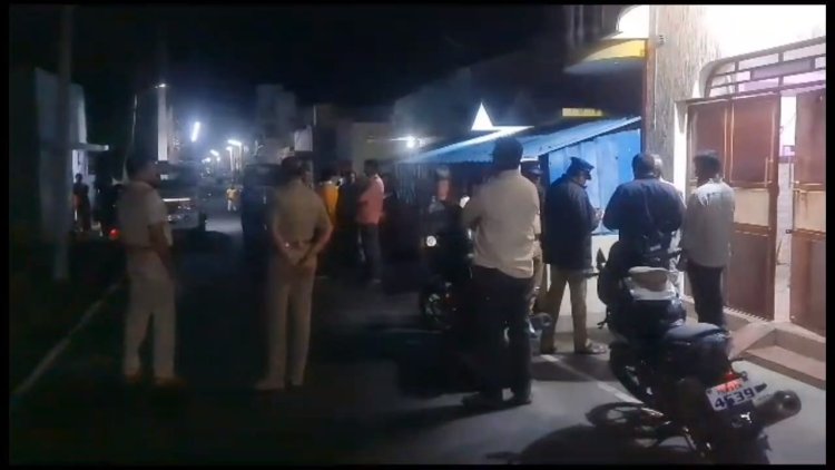 வாணியம்பாடியில் வெடிகுண்டு வீச்சு! மர்ம நபர்களை கோட்டை விட்ட போலிசார்!