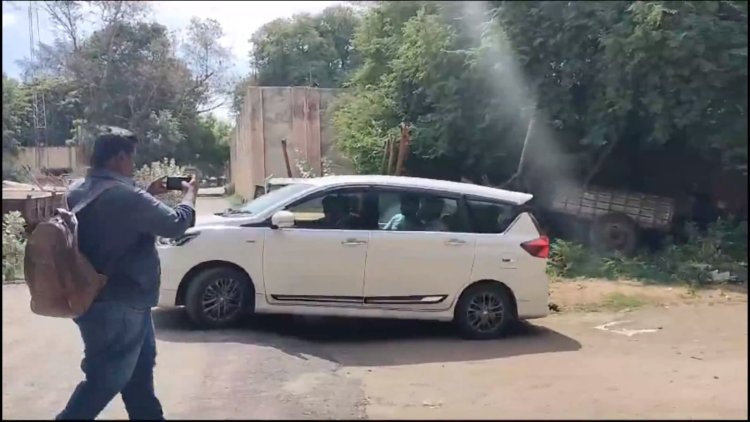 அய்யா அது வெடிகுண்டா? பட்டாசா? இப்போதாவது சொல்லுங்களேன்!