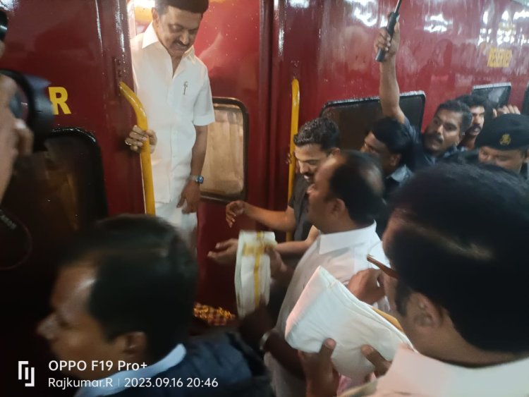 ரயில் மூலம் வேலூர் வந்தார் முதல்வர் மு க ஸ்டாலின்