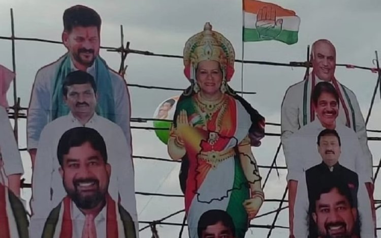 டேய் உங்களுக்கு அளவேயில்லையா? பாரத மாதா போலச் சோனியா காந்தியை சித்தரித்து கட் அவுட்!