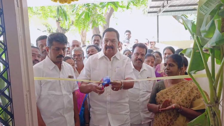 படித்தால் வாழ்க்கையில் முன்னேறலாம்!அமைச்சர் காந்தி!!