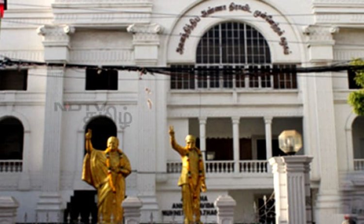 இரண்டாக பிரிக்கப்பட்ட ராணிப்பேட்டை மாவட்ட அதிமுக!