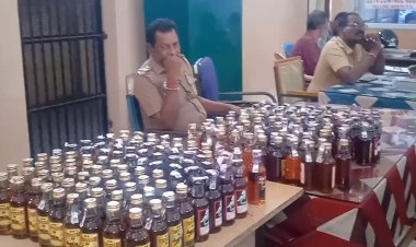 டாஸ்மாக் சரக்கு விற்ற கிழவிகளை பிடித்து சாதனை!