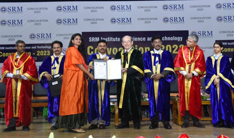 விண்வெளி விஞ்ஞானி வீரமுத்துவேல்க்கு எஸ்.ஆர்.எம் பல்கலையில் கௌரவ டாக்டர் பட்டம்! வேந்தர் வழங்கினார்.!