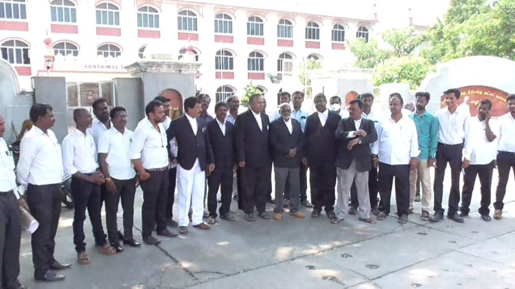 இ பைலிங் வேண்டாம் வக்கீல்கள் ஆர்பாட்டம்!