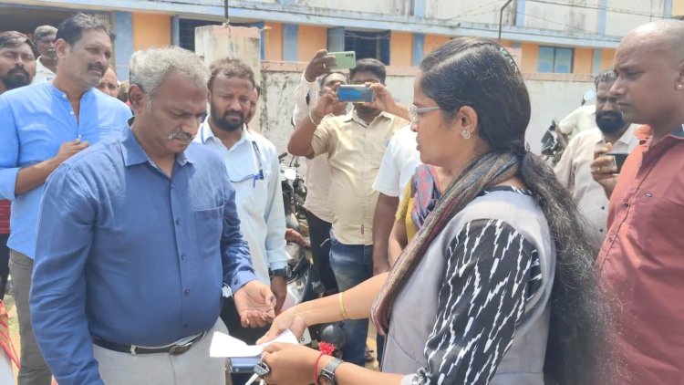 மாணவிகளை ஆபாச வார்த்தையால் அர்ச்சனை செய்யும் தலைமை ஆசிரியர்! ஊடகவியலாளர்கள் மீது பொய் புகார்!