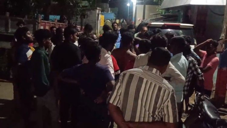 குளத்து மண்ணை அனுமதியின்றி அள்ளிச்செல்வதா? பொதுமக்கள் போராட்டம்!