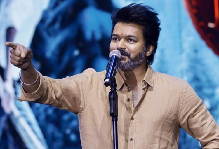 நீங்க ஆணையிடுங்க நான் செய்கிறேன்" ரசிகர்கள் மத்தியில் நடிகர் விஜய் அரசியல் டச்!