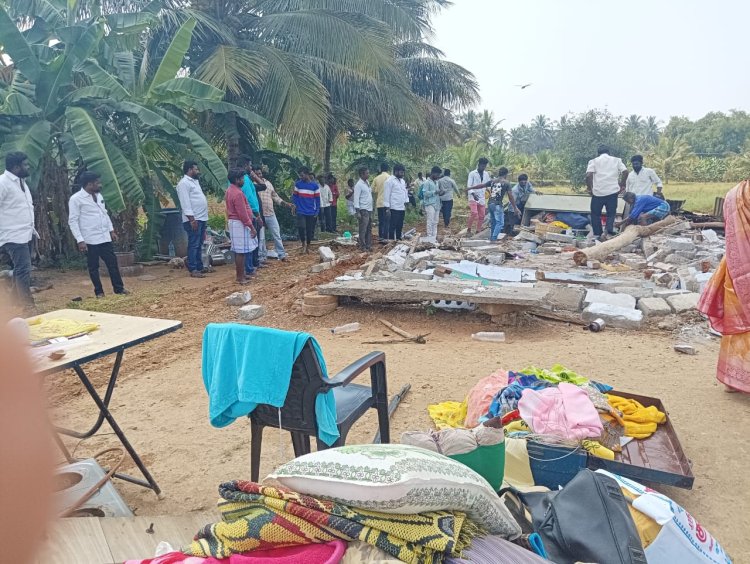 நிலத்தை அழித்து ,வீட்டை இடித்து, குழிதோண்டி புதைத்த அடியாட்கள்! நடவடிக்கை கோரி போலிசில் புகார்!
