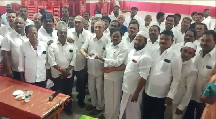 வியாபாரிகள் சங்கம் சார்பில் கட்டிட நிதி ரூ.10 லட்சம் வழங்க முடிவு:-கூட்டத்தில் சலசலப்பு.!!