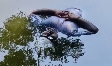 24 மணிநேரம் தண்ணீரில் மிதந்து சாதனை!