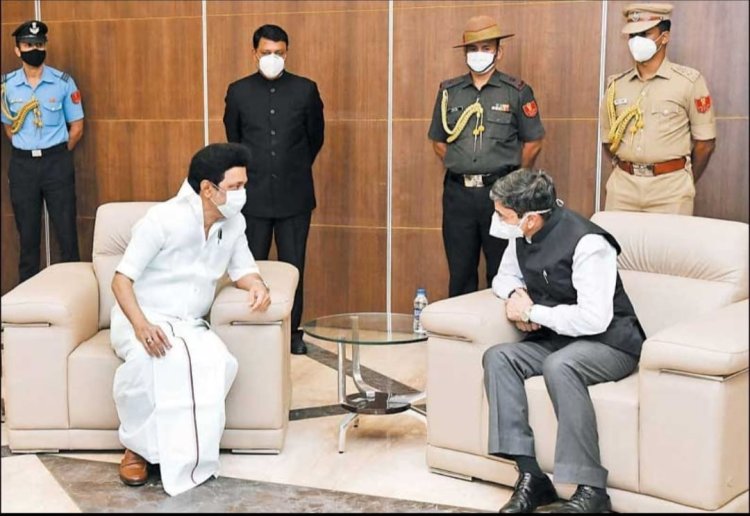 ஆளுநர் தரப்பில்தான் குழப்பம் ஏற்பட்டுள்ளது! முதல்வரை அழைத்து உட்கார்ந்து பேசி தீர்த்துக்கொள்ளுங்கள்! உச்ச நீதிமன்ற தலைமை நீதிபதி அட்வைஸ்!