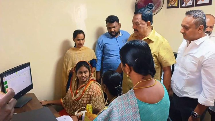 எம் .எல் .ஏ. ஆபிசில் இலவச இ- சேவை மையம்!