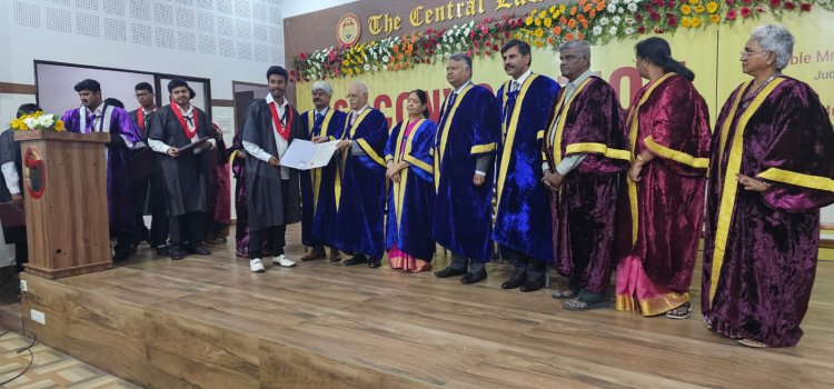 பண்புடன் வழக்கை நடத்துவதுடன் கட்சிக்காரர்களிடம் நியாயமாக செயல்பட வேண்டும்! சென்னை உயர்நீதிமன்ற நீதிபதிகள் பேச்சு!
