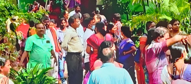 எங்களுக்கு அதிகம் பேட்டா கொடுங்க! வெள்ள நிவாரண பணி ஆசிரியர்கள் மிரட்டல்!