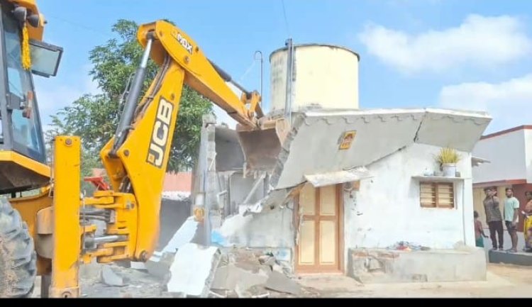 ஜே.சிபி மூலம் வீடுகள் இடிப்பு! நாங்கமட்டுமா நீர்பிடிப்பு இடத்தில் உள்ளோம்! மக்கள் கண்ணீர்!
