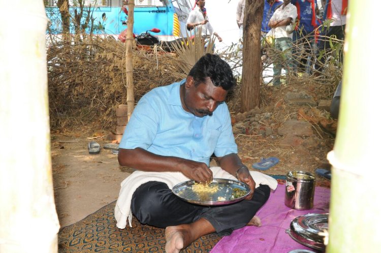 2 நாட்களாக மாரியம்மன் கோவில் சாம்பார் சாதம் சாப்பிட்டேன்! திருமாவளவன் பேச்சு!