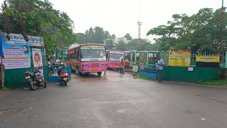 சிறிதளவே பேருந்துகள் ஓடின!
