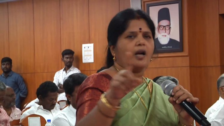 வேலூர் மாநகராட்சியில் களேபரம்! மண்டல தலைவரும் மேயரும் வாக்குவாதம்! அதிமுக கவுன்சிலர்கள் வெளிநடப்பு!