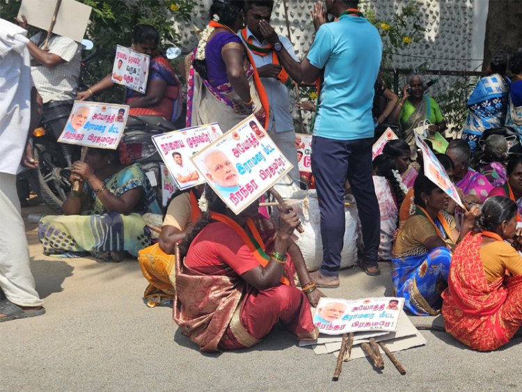 அண்ணாமலை நாங்க ரொம்ப நேரமா காத்திருக்கிறோம் சீக்கிரம் வாங்க! மைக்கில் சவுண்டுவிட்ட பாஜக தொண்டர்! "ஓ" போட்ட ராணிப்பேட்டை காவல் துறை!